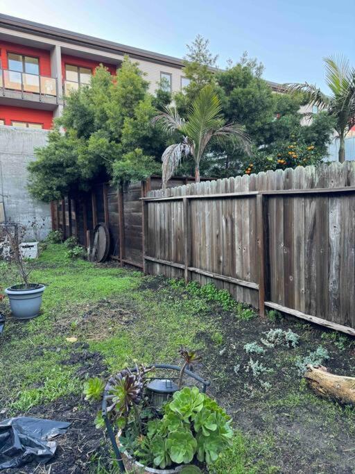 Bumblebee House Oakland Exterior foto